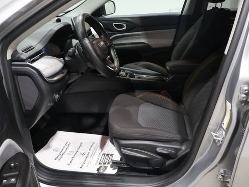 Used 2022 Jeep Compass Sport image 10