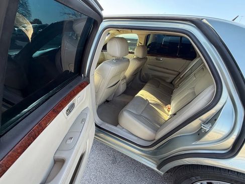 Used 2007 Cadillac DTS Luxury I w/ Trunk Convenience Package image 14