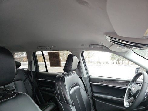 Used 2023 Jeep Grand Cherokee Limited image 13