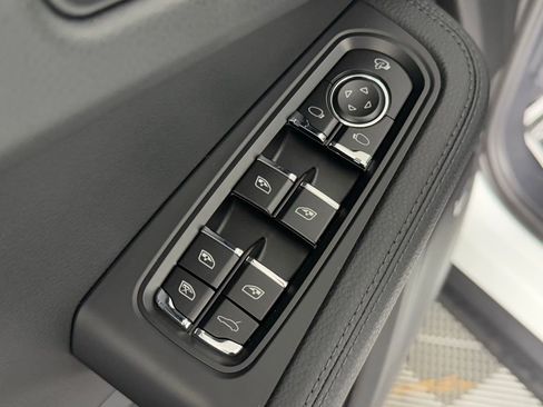 New 2026 Porsche Macan image 27