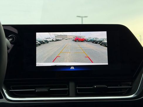 Used 2025 Chevrolet Trax ACTIV w/ Sunroof Package image 32