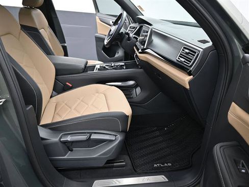 Used 2026 Volkswagen Atlas Cross Sport SE image 17