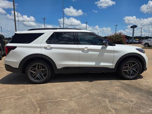 Certified 2025 Ford Explorer ST AWD/4WD image 4