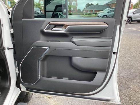 Used 2024 Chevrolet Silverado 2500 LT AWD/4WD image 8