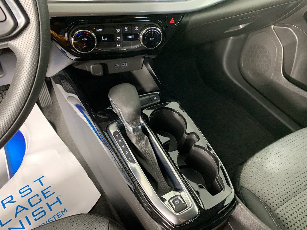 Used 2025 Chevrolet Trax LT FWD image 24