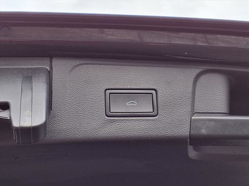 Used 2023 Volkswagen Atlas SEL R-Line image 8