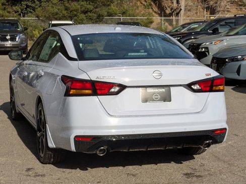 New 2025 Nissan Altima 2.5 SR w/ SR Premium Package image 7