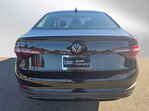 Used 2024 Volkswagen Jetta SE image 4