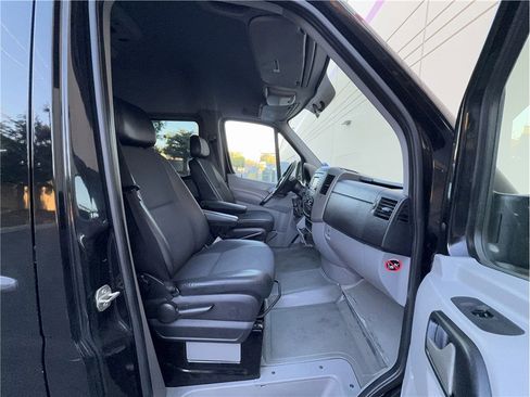 Used 2014 Mercedes-Benz Sprinter 2500 image 14