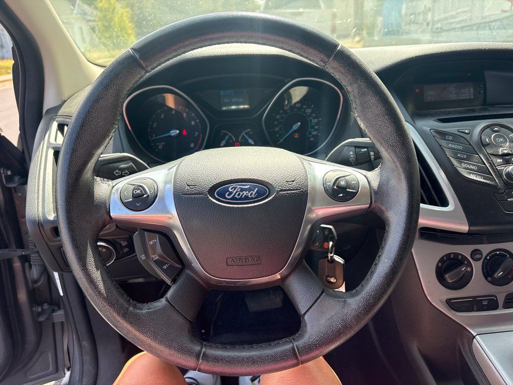 Used 2012 Ford Focus SE w/ SE Sport Pkg FWD image 13