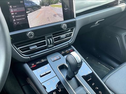 Used 2025 Porsche Macan AWD/4WD image 22