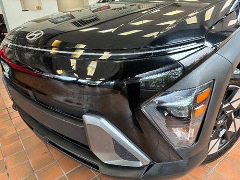 Used 2024 Hyundai Kona SEL w/ Convenience Package FWD image 9