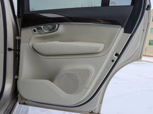 Used 2018 Volvo XC90 T6 Momentum w/ Convenience Package image 11