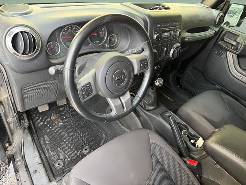 Used 2017 Jeep Wrangler Unlimited Sport AWD/4WD image 19