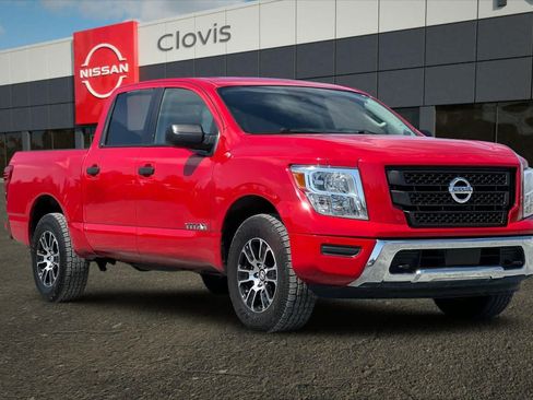 Used 2022 Nissan Titan SV AWD/4WD image 10