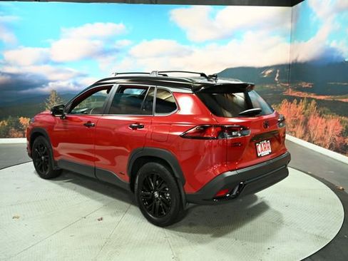 Used 2024 Toyota Corolla Cross AWD Hybrid w/ Moonroof Package image 6