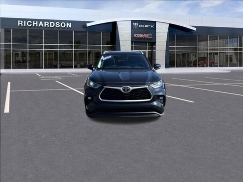 Used 2022 Toyota Highlander XLE image 8