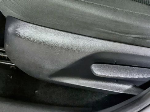 Used 2021 Toyota RAV4 LE FWD image 16