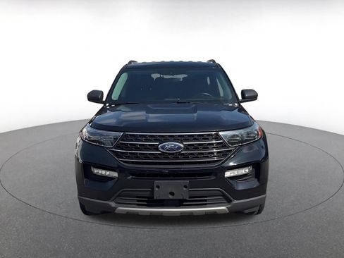 Used 2024 Ford Explorer XLT w/ Equipment Group 202A RWD image 3