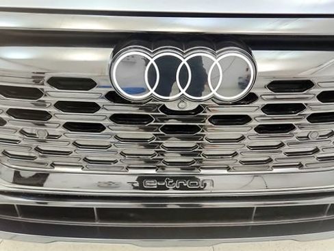 Used 2024 Audi Q8 e-tron Prestige AWD/4WD image 24