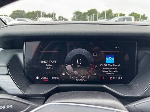 Used 2024 GMC Acadia AT4 w/ Luxury Package AWD/4WD image 10