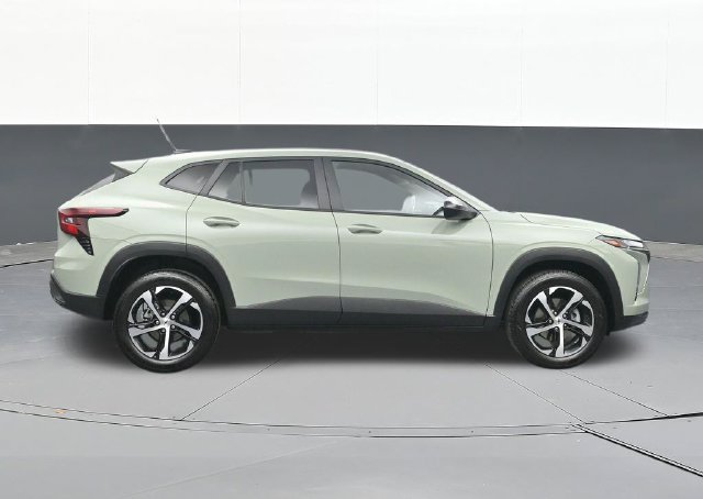 Used 2024 Chevrolet Trax RS FWD image 16