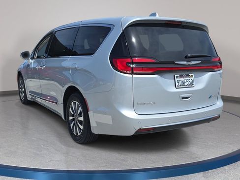 Used 2022 Chrysler Pacifica Limited FWD image 8