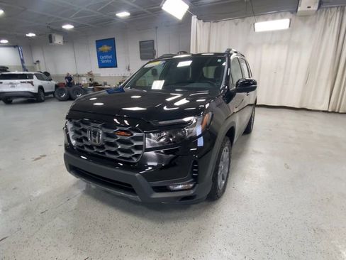 Used 2025 Honda Passport TrailSport image 6