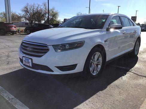 Used 2017 Ford Taurus SEL image 3