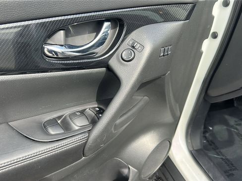 Used 2020 Nissan Rogue SL w/ Premium Package image 14