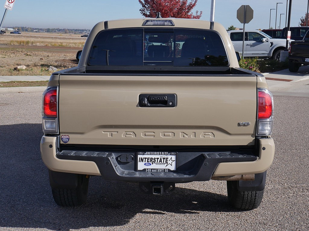 Used 2020 Toyota Tacoma TRD Off-Road w/ TRD Premium Off Road Package AWD/4WD image 4