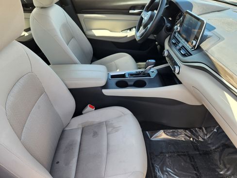 Used 2025 Nissan Altima 2.5 SV FWD image 13