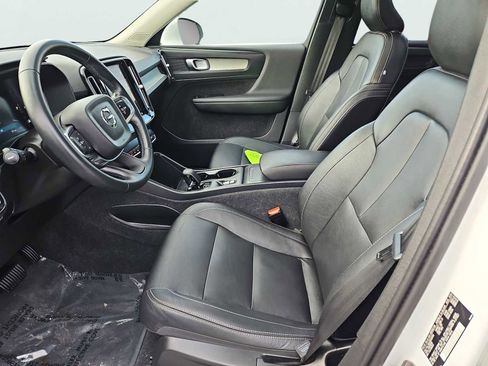 Used 2024 Volvo XC40 B5 Core image 34