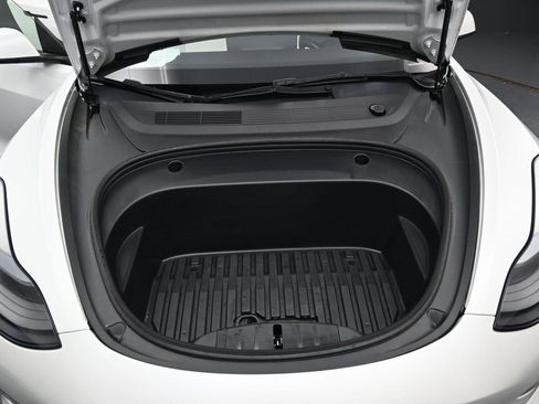 Used 2023 Tesla Model 3 Standard Range image 37