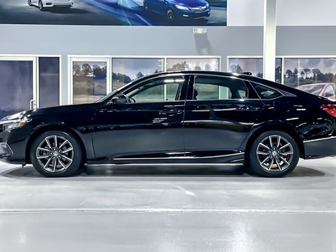 Used 2022 Honda Accord EX-L image 2
