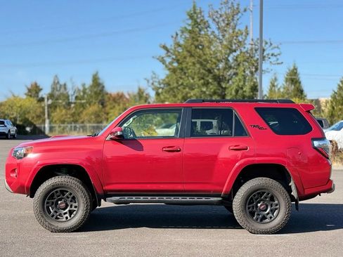 Used 2021 Toyota 4Runner TRD Off-Road Premium w/ Moonroof Package AWD/4WD image 2