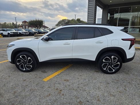 Used 2025 Chevrolet Trax RS w/ Sunroof Package image 8