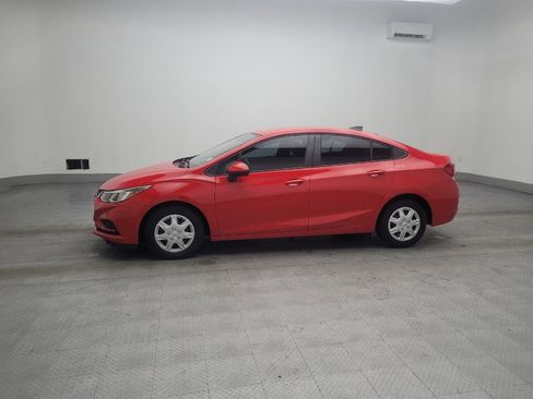 Used 2018 Chevrolet Cruze LS image 2