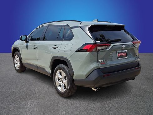 Used 2021 Toyota RAV4 XLE w/ Convenience Package FWD image 6