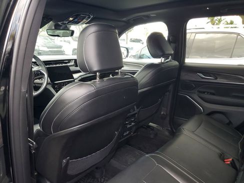 Used 2023 Jeep Grand Cherokee Overland image 15