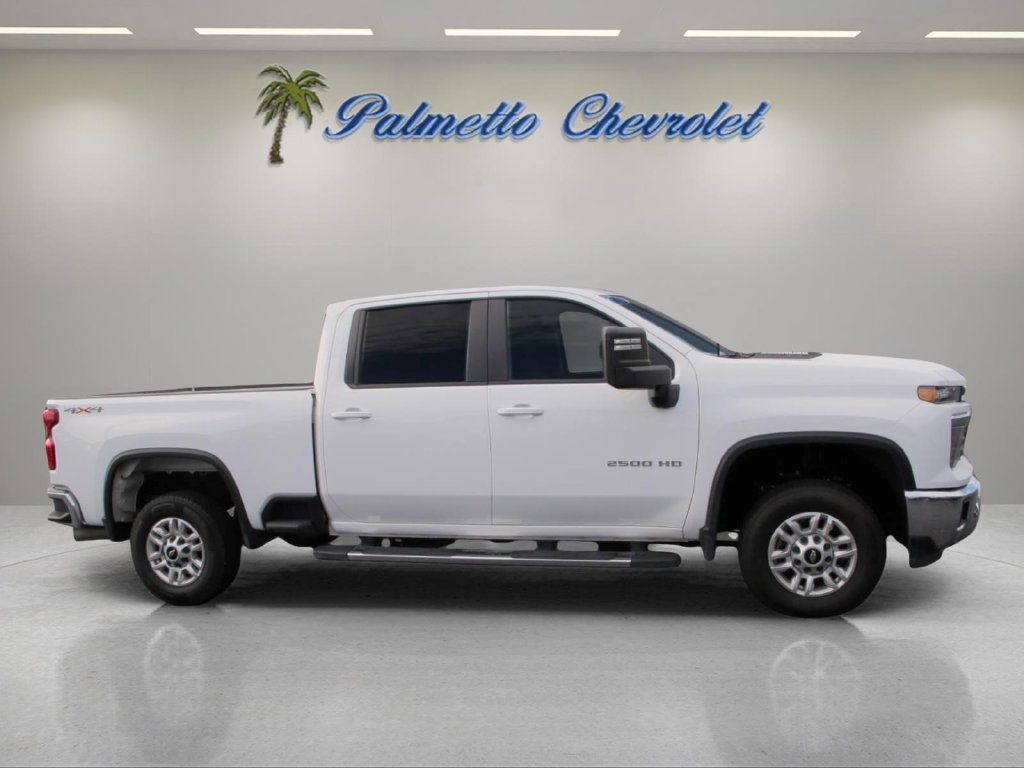 Used 2025 Chevrolet Silverado 2500 LT w/ Convenience Package AWD/4WD image 2
