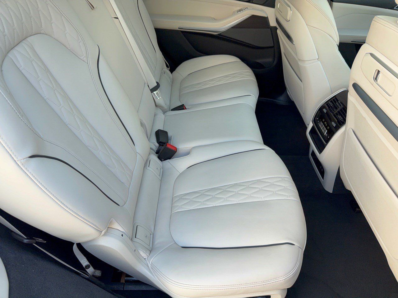 Used 2025 BMW X7 M60i w/ Executive Package AWD/4WD image 29