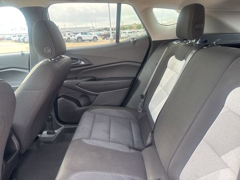 Used 2025 Chevrolet Trax LS image 28