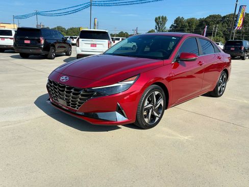Used 2023 Hyundai Elantra Limited FWD image 2