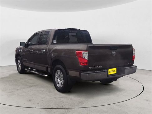 Used 2017 Nissan Titan SV image 3