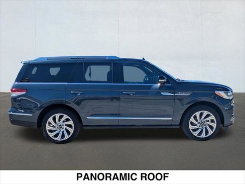 Used 2024 Lincoln Navigator Reserve AWD/4WD image 6
