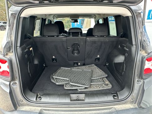 Used 2022 Jeep Renegade Latitude w/ Convenience Group image 21