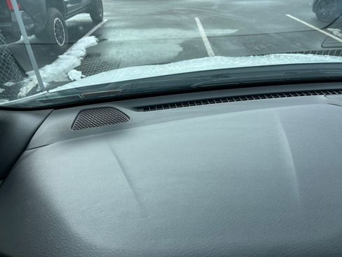 Used 2025 Chrysler Pacifica Limited image 37