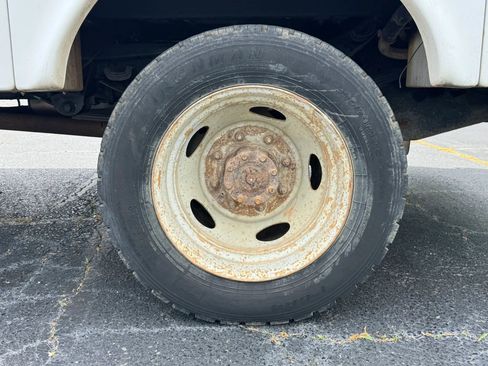Used 1999 Ford F450 2WD Regular Cab Super Duty image 5
