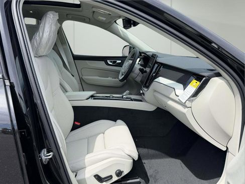 New 2026 Volvo XC60 B5 Ultra w/ Climate Package AWD/4WD image 11